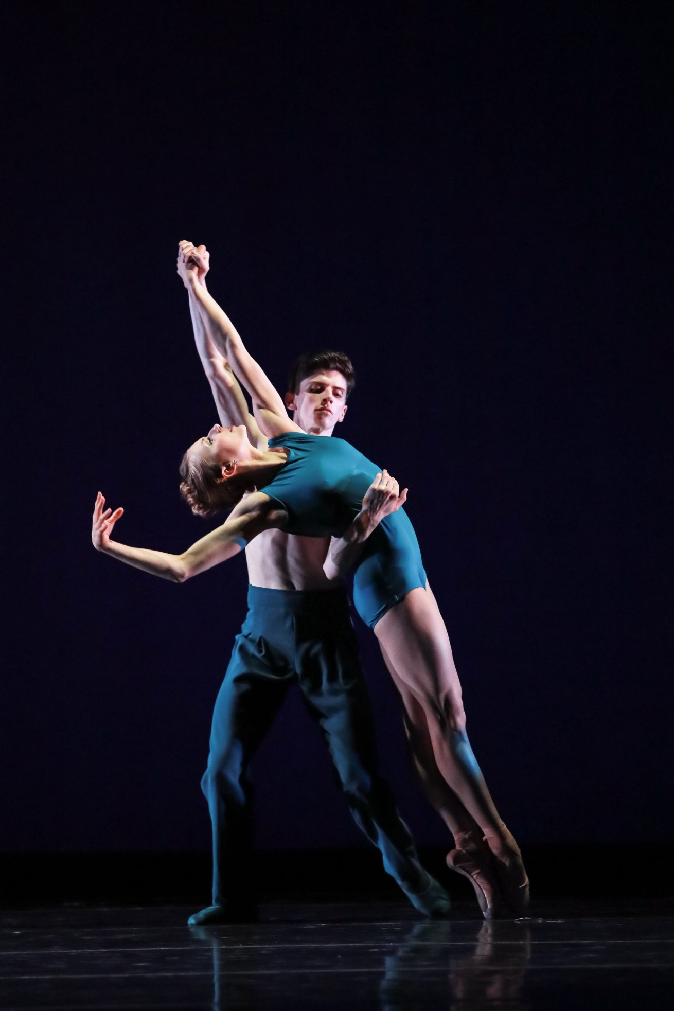 Charlotte Ballet_ Filipe Portugal's Stepping Over_ Lexi Johnston and Peter Mazurowski_photo by Jeff Cravottafix-1150b-8560